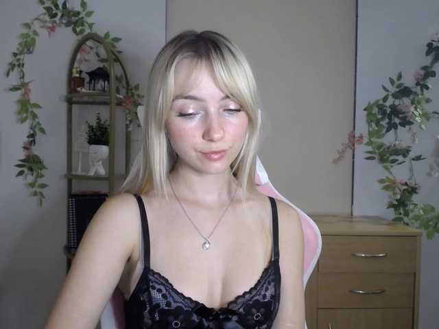 LuciaGlow live cam on BongaCams