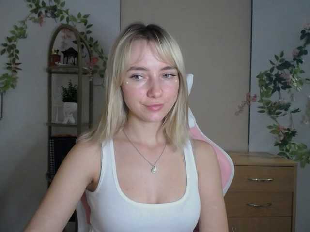 LuciaGlow live cam on BongaCams