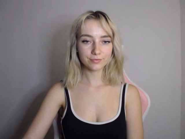 LuciaGlow live webcam show