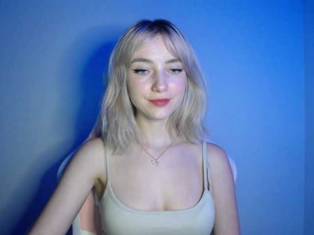 LuciaGlow live webcam show