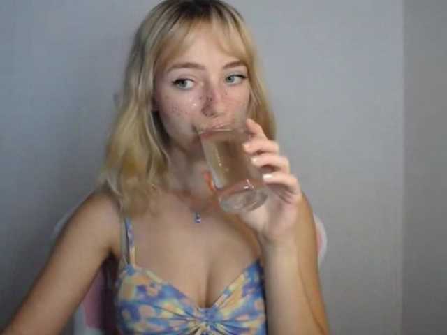 LuciaGlow live cam on BongaCams