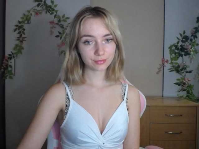 LuciaGlow live cam on BongaCams