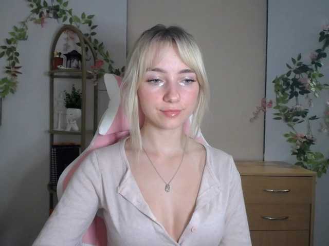 LuciaGlow live cam on BongaCams