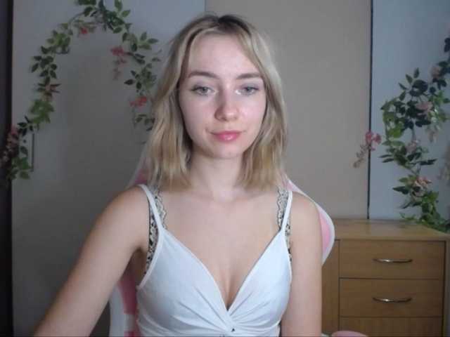 LuciaGlow live cam on BongaCams