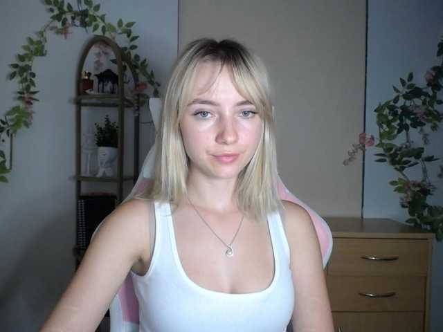 LuciaGlow live cam on BongaCams
