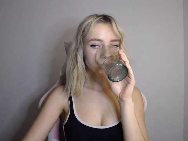 LuciaGlow live webcam show