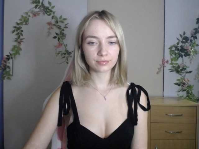 LuciaGlow live cam on BongaCams