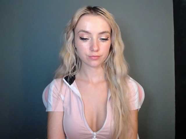 LuciaGlow live cam on BongaCams