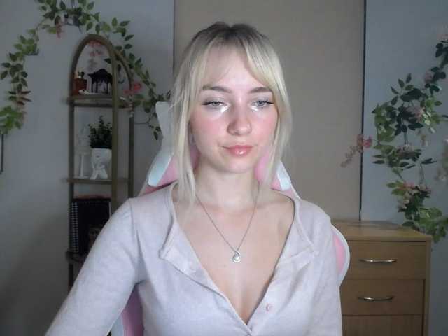 LuciaGlow live cam on BongaCams