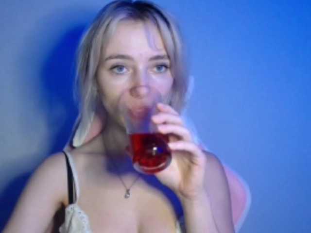 LuciaGlow live cam on BongaCams