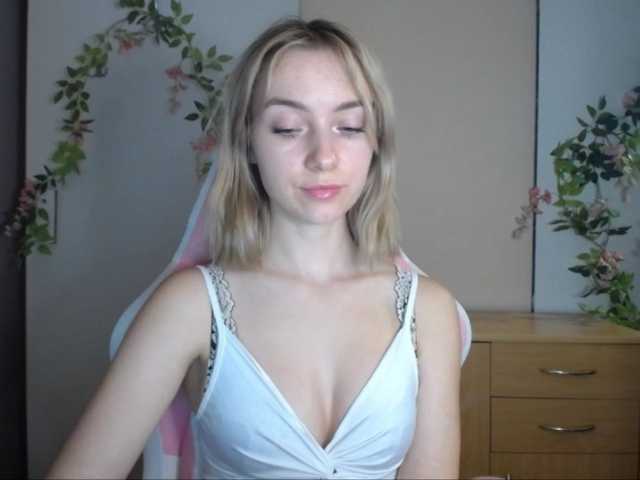 LuciaGlow live cam on BongaCams