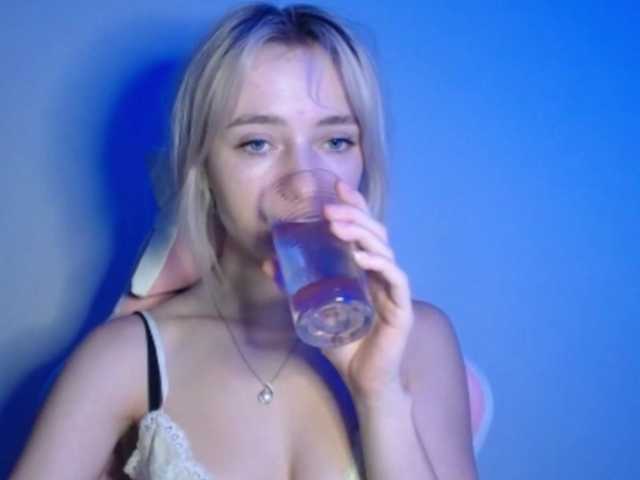 LuciaGlow live webcam show