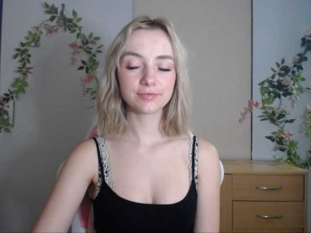 LuciaGlow live cam on BongaCams