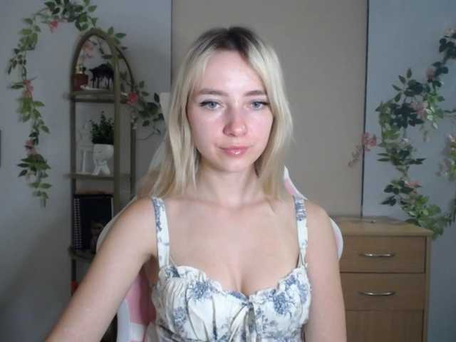 LuciaGlow live cam on BongaCams