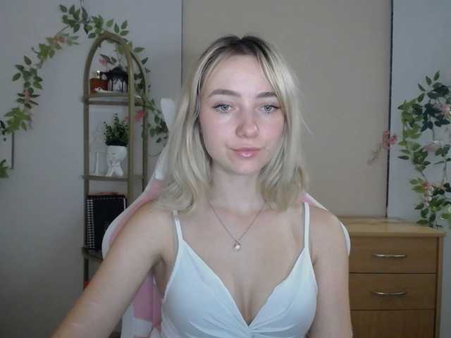 LuciaGlow live cam on BongaCams
