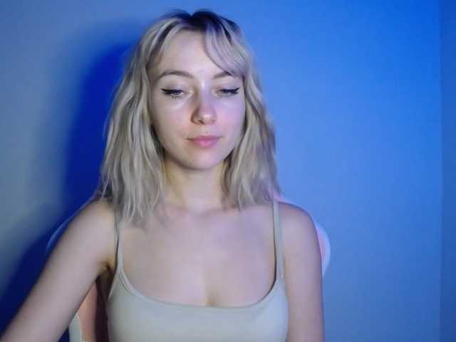 LuciaGlow live webcam show