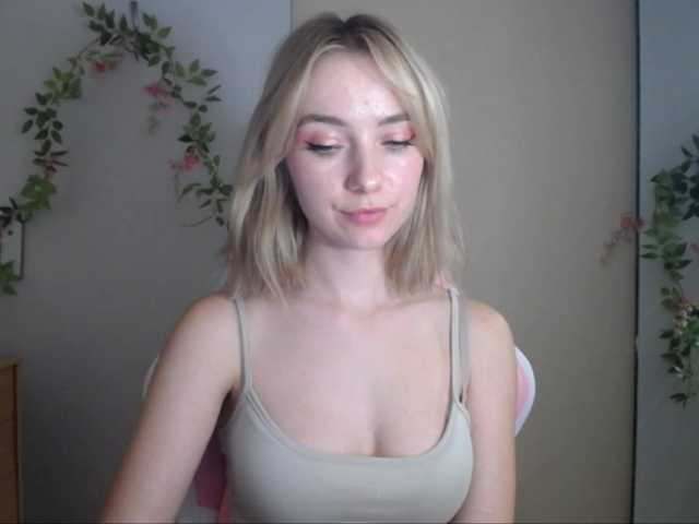 LuciaGlow live cam on BongaCams