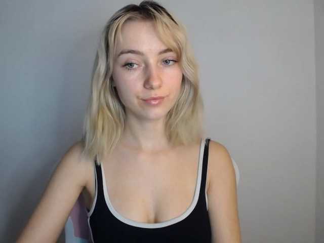 LuciaGlow live webcam show