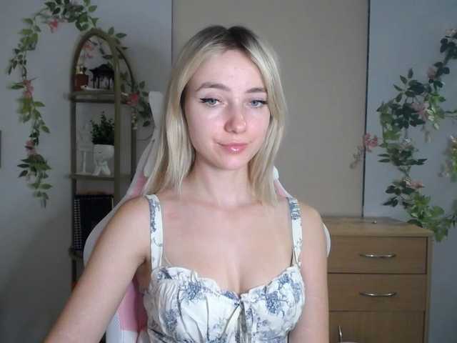 LuciaGlow live cam on BongaCams