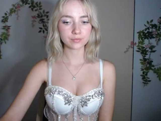 LuciaGlow live cam on BongaCams