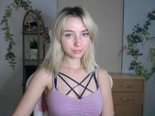 LuciaGlow live cam on BongaCams