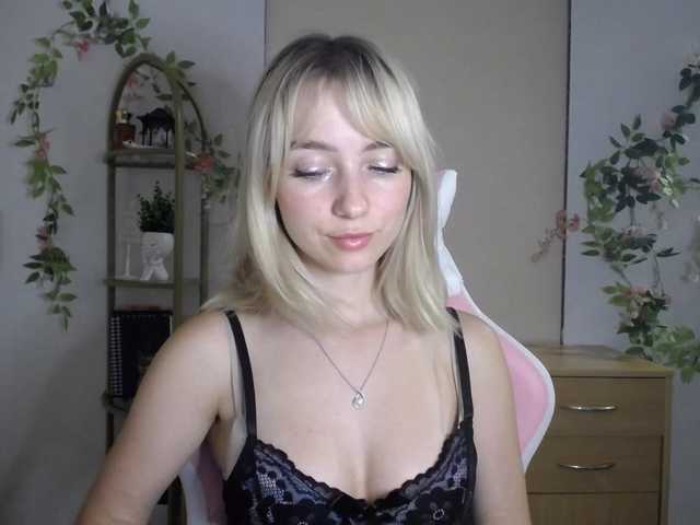 LuciaGlow live cam on BongaCams