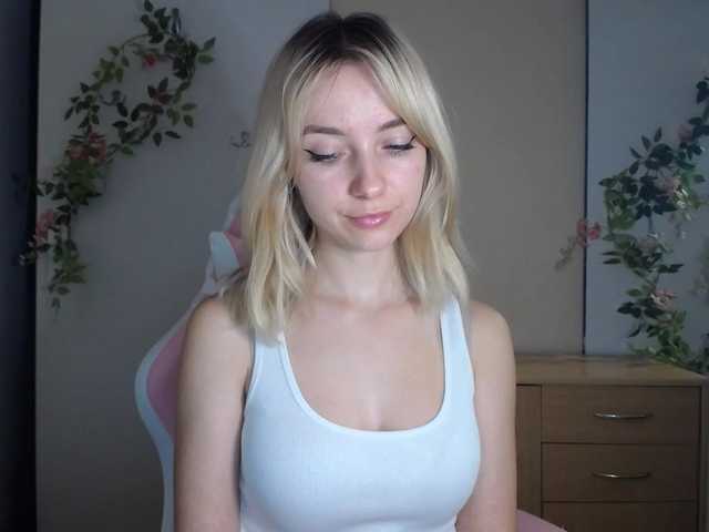 LuciaGlow live cam on BongaCams