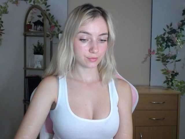 LuciaGlow live cam on BongaCams