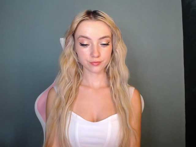 LuciaGlow live cam on BongaCams