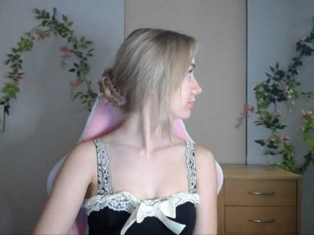LuciaGlow live cam on BongaCams