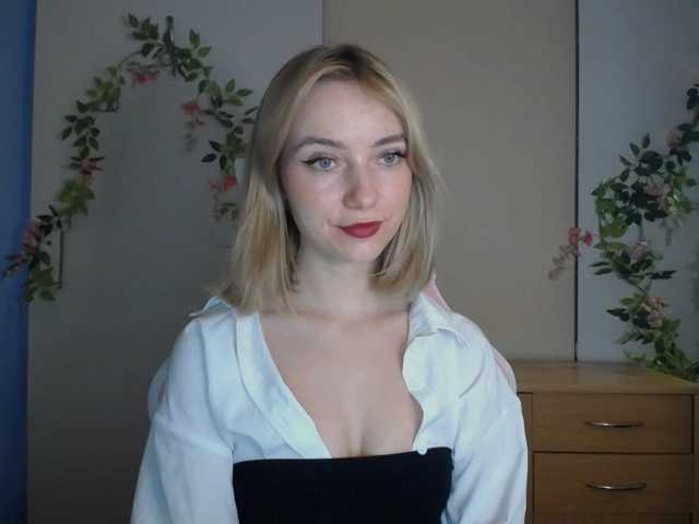 LuciaGlow, live now on BongaCams