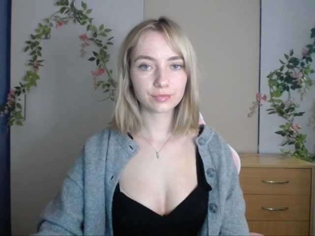 LuciaGlow live cam on BongaCams