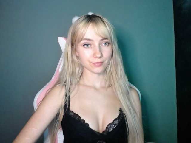 LuciaGlow webcam bongacams model stream image