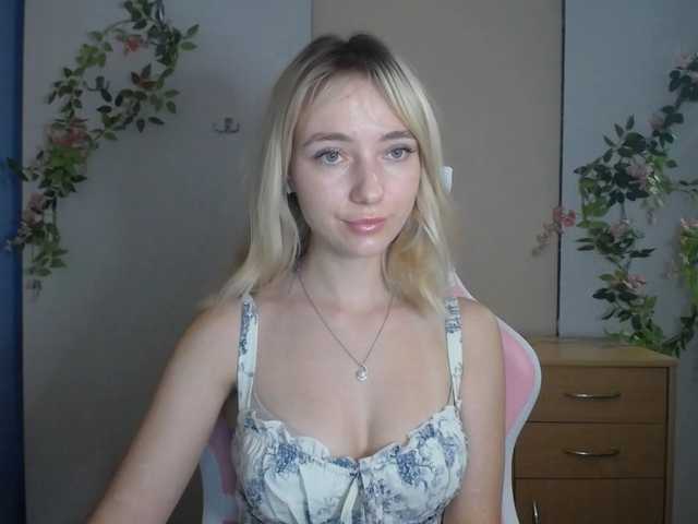 LuciaGlow live cam on BongaCams