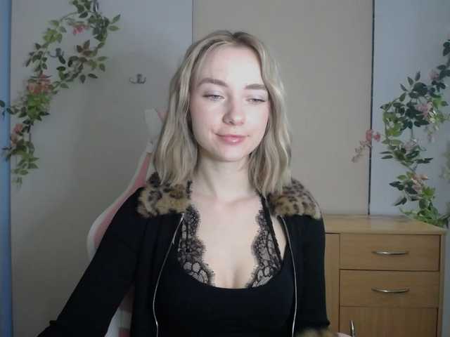 LuciaGlow — live female cam