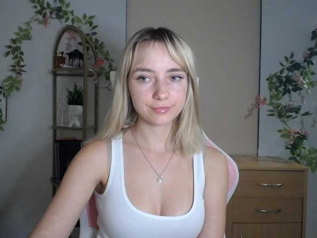 LuciaGlow live cam on BongaCams
