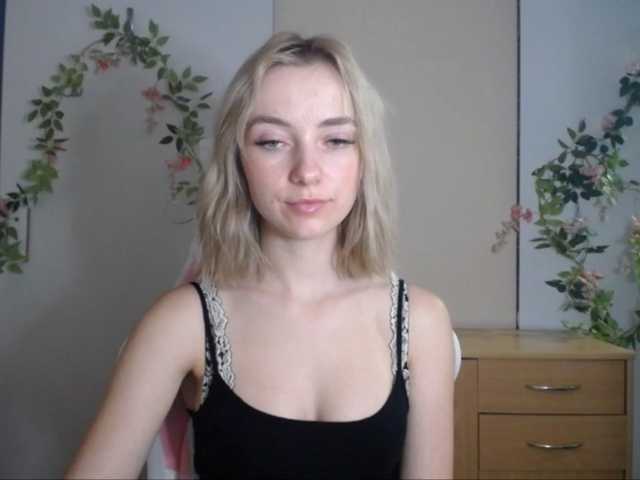 LuciaGlow webcam bongacams model stream image