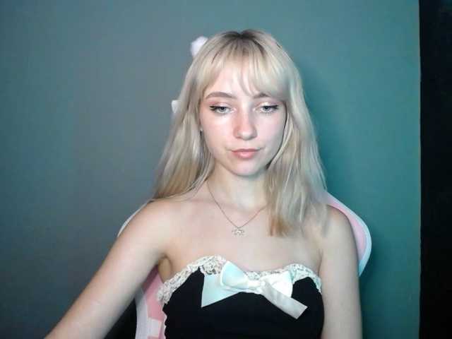 LuciaGlow live cam on BongaCams