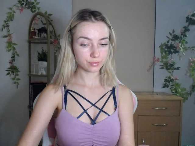 LuciaGlow live cam on BongaCams