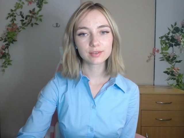 LuciaGlow live cam on BongaCams