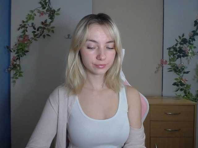 LuciaGlow live cam on BongaCams