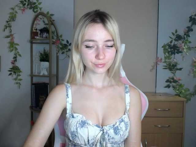 LuciaGlow live cam on BongaCams