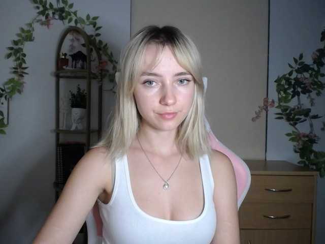 LuciaGlow live cam on BongaCams