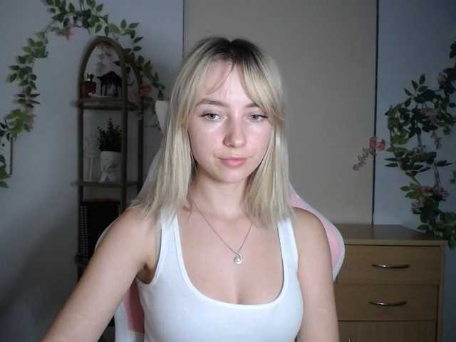 LuciaGlow live cam on BongaCams