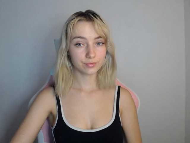LuciaGlow live cam on BongaCams