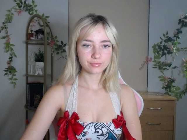 LuciaGlow live cam on BongaCams