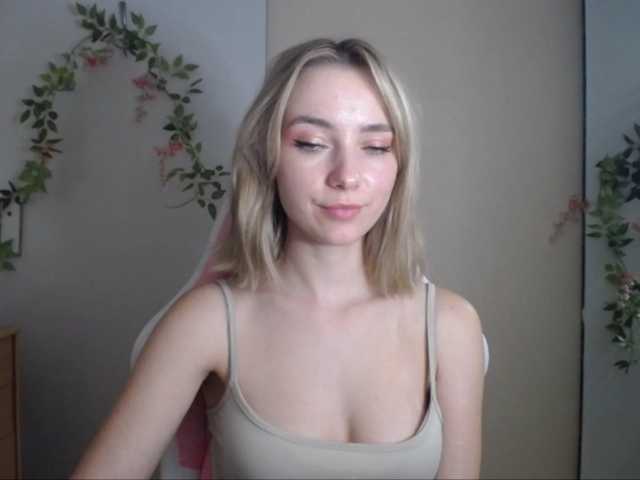 LuciaGlow live cam on BongaCams
