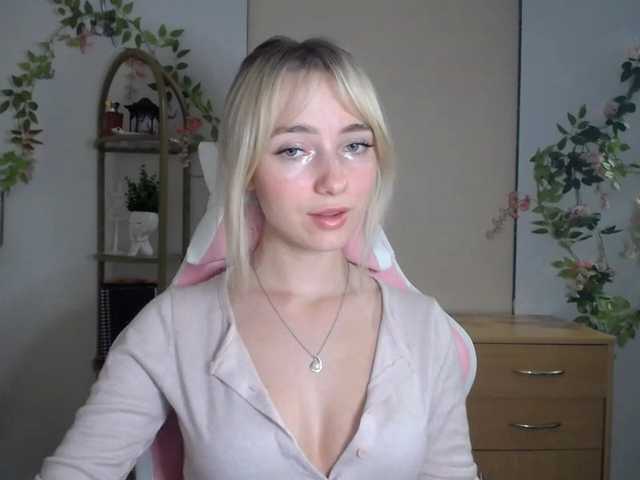 LuciaGlow live cam on BongaCams