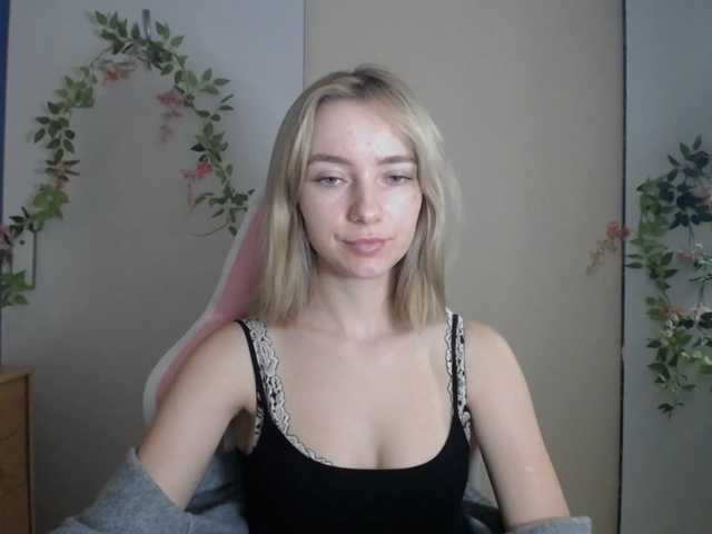 LuciaGlow live cam on BongaCams