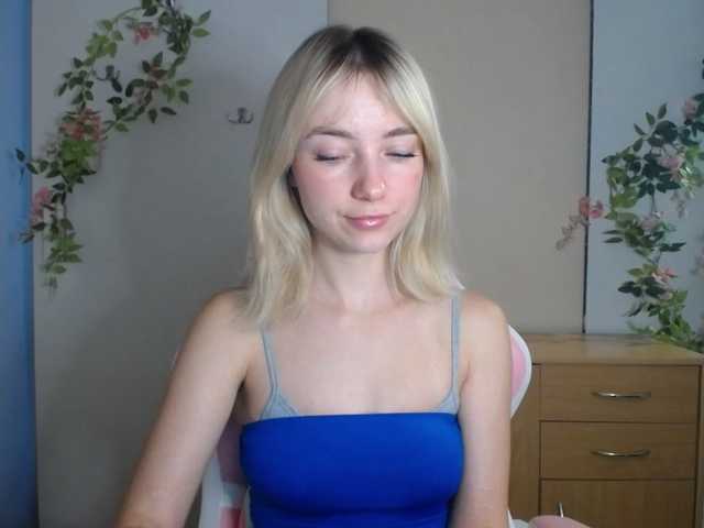 LuciaGlow live cam on BongaCams